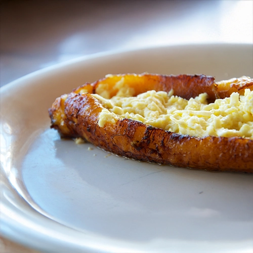 Maduro con queso y bocadillo